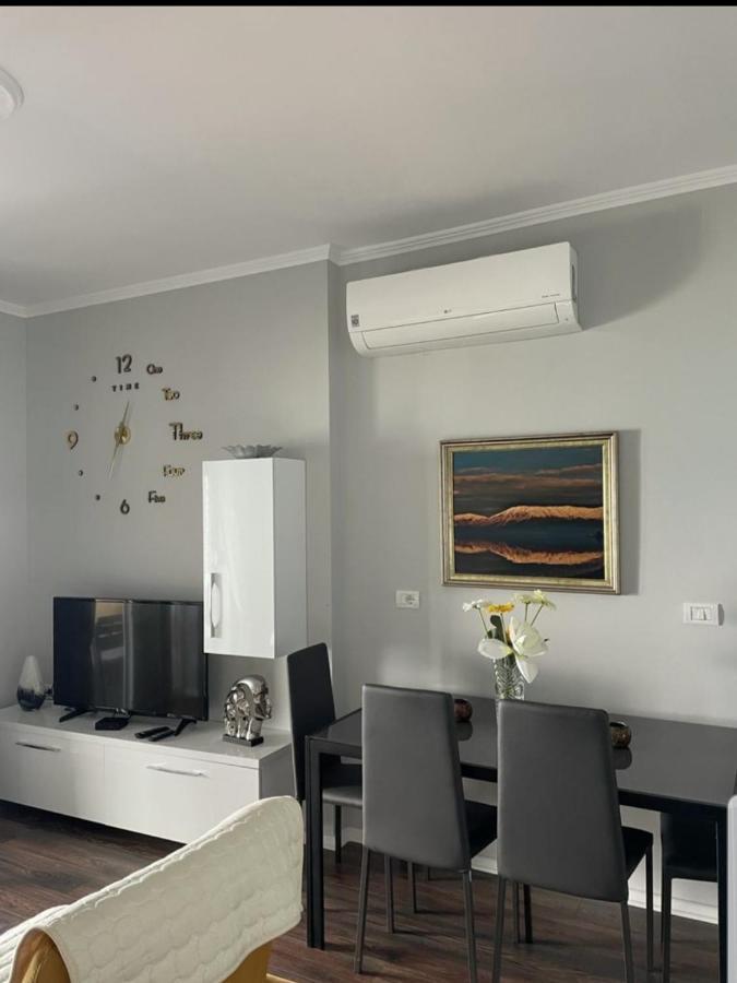 Kelvi'S Apartment Pogradec Eksteriør billede