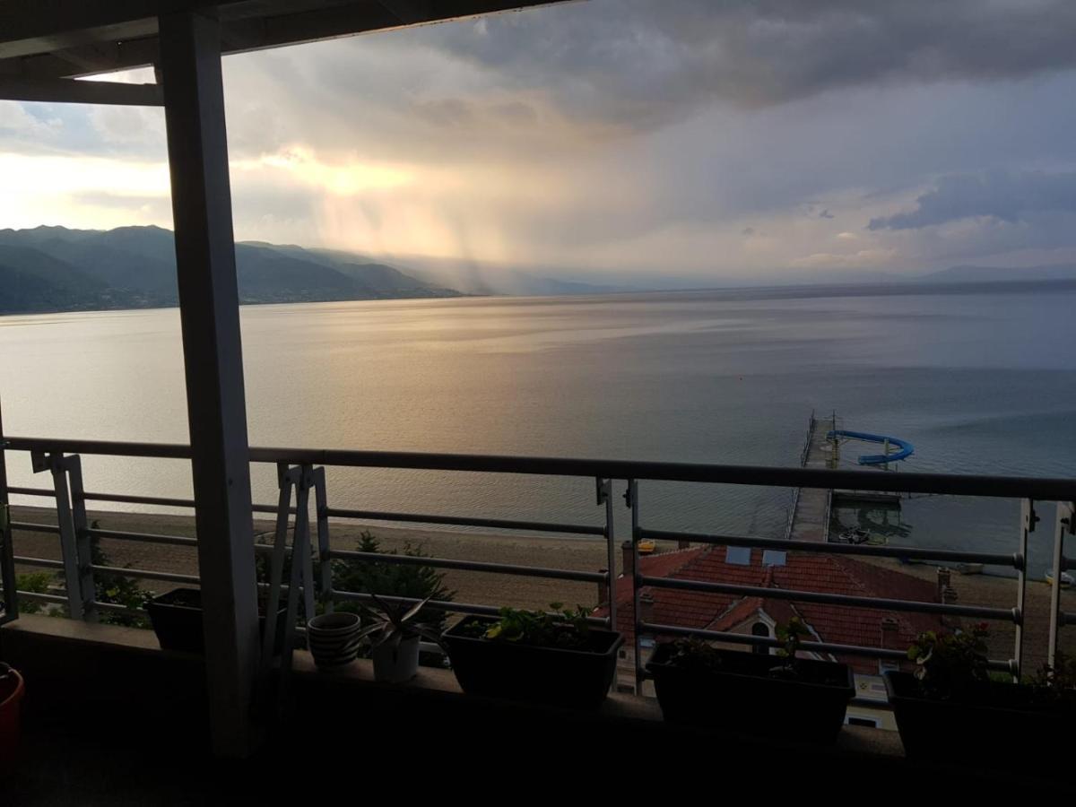 Kelvi'S Apartment Pogradec Eksteriør billede